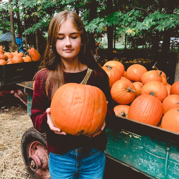 Meet your Posher, Abigail - Picture 1 of 1